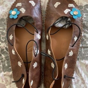 Adorable shoes size uk 41 leather embroiderd